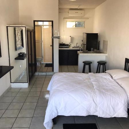 카보산루카스 The Next Door Black And White Studio In Cabo 아파트 외부 사진