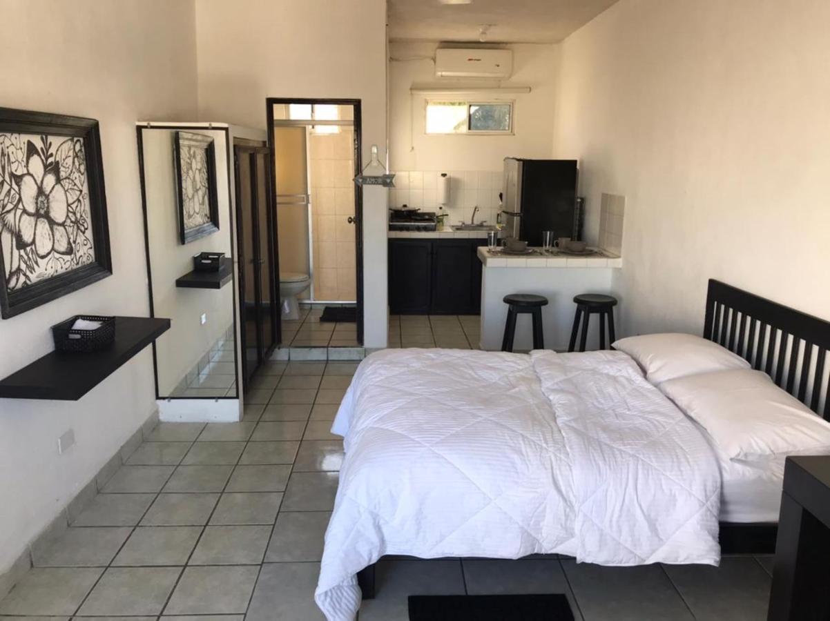 카보산루카스 The Next Door Black And White Studio In Cabo 아파트 외부 사진